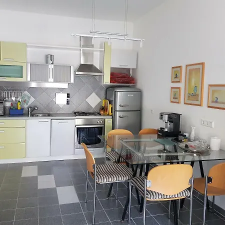 Modern Apartament Near Sea ヴィル