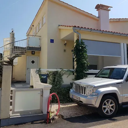 Modern Apartament Near Sea ヴィル
